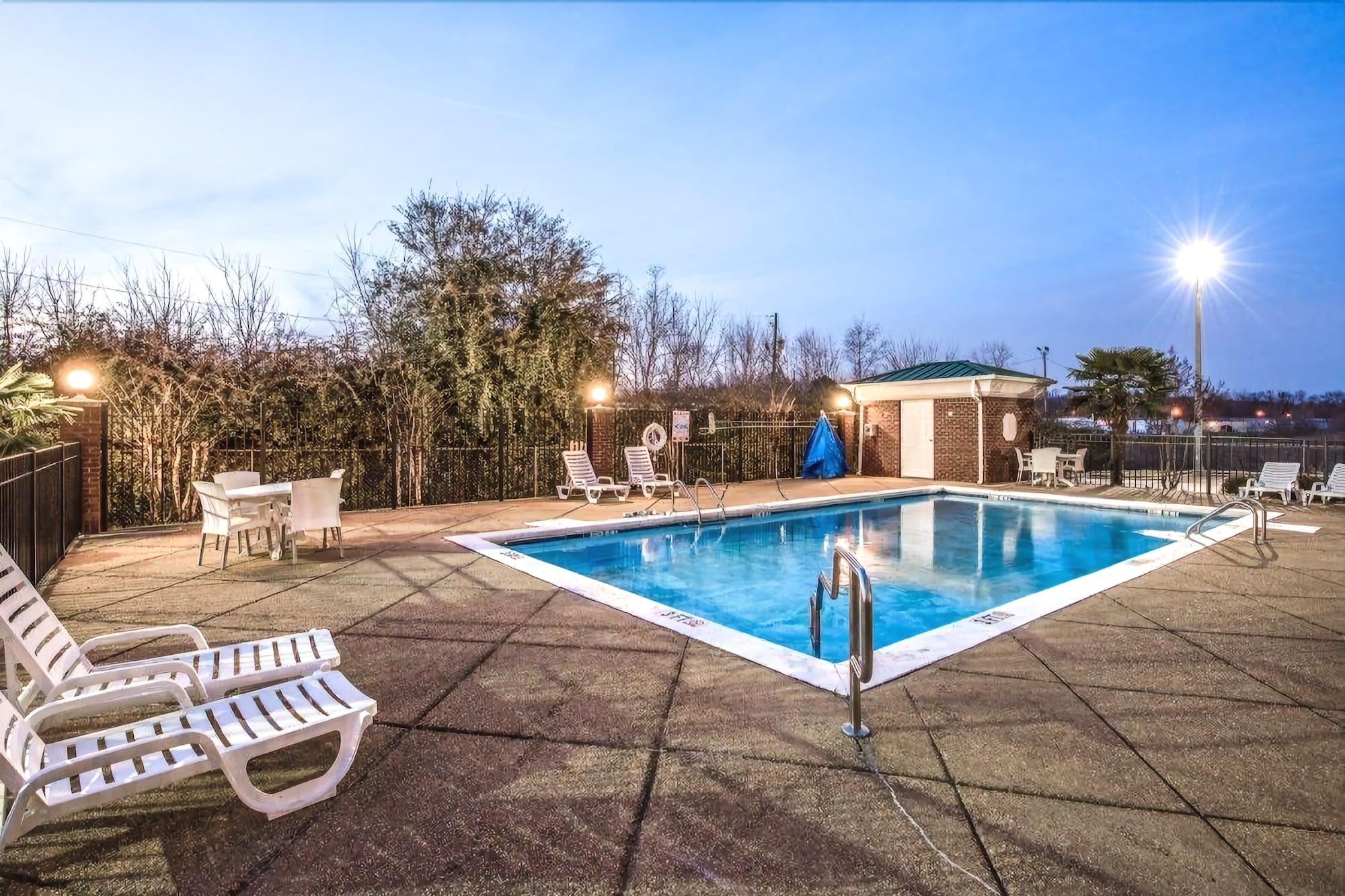 Hotel Baymont By Wyndham South 2*