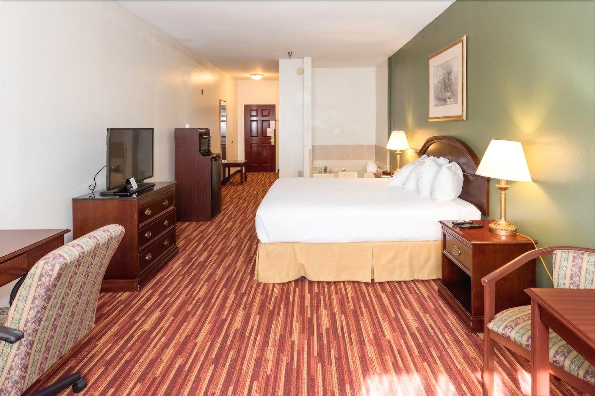 Hotel Baymont By Wyndham South 2*