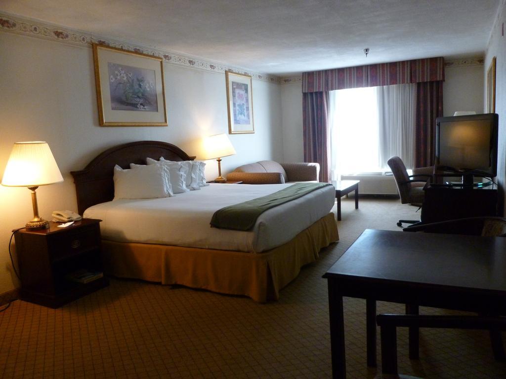 Hotel Baymont By Wyndham South