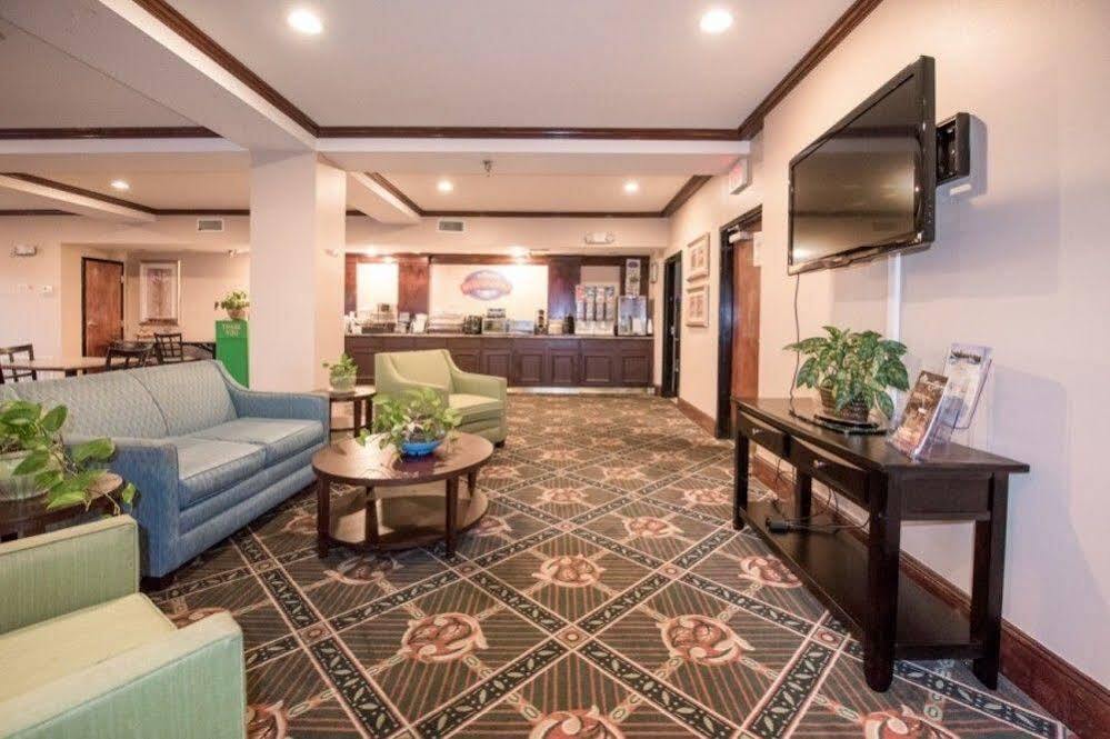 Hotel Baymont By Wyndham South Montgomery